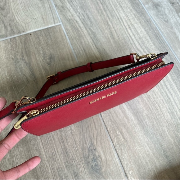 MICHAEL KORS JET SET TRAVEL SHOULDER BAG - Picture 9 of 10